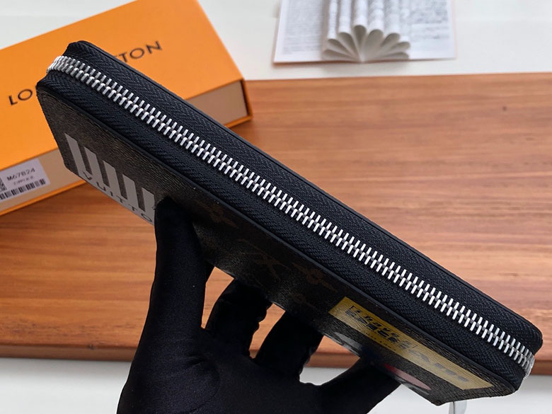 루이비통 지퍼 장지갑 M67824 봄신상