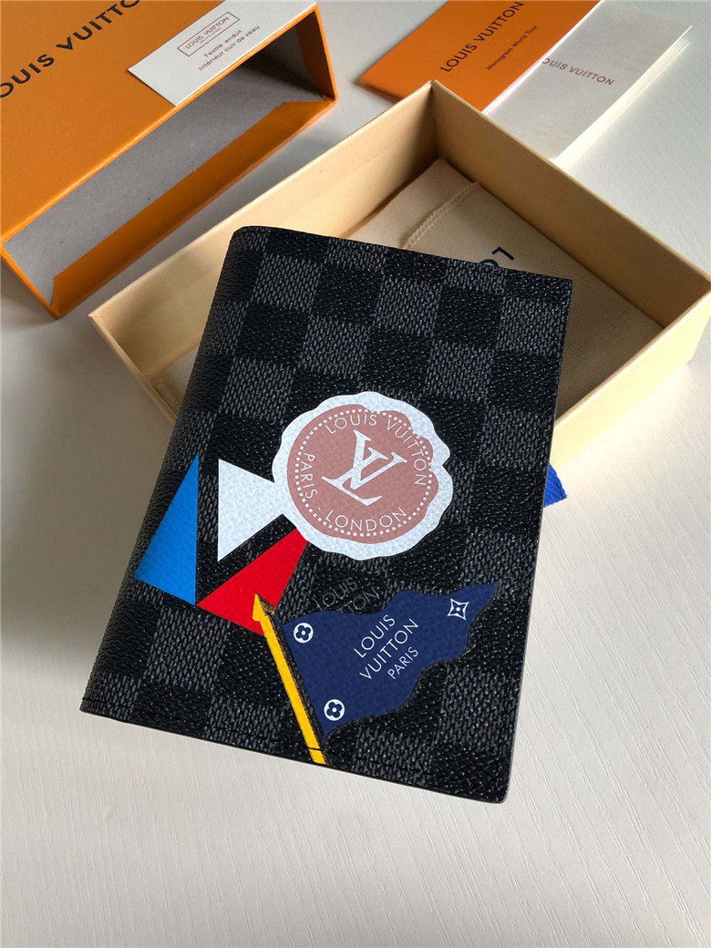 루이비통 여권지갑 N61701