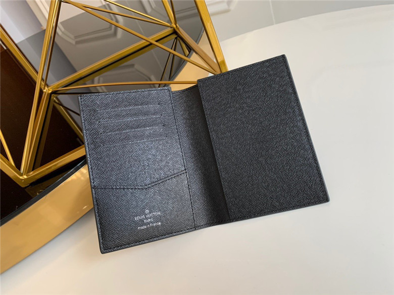  Louis Vuitton 루이비통 여권지갑 M64411-2 신상