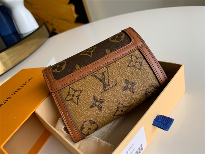 9위 LOUIS VUITTON 루이비통 도핀 지갑 M68725