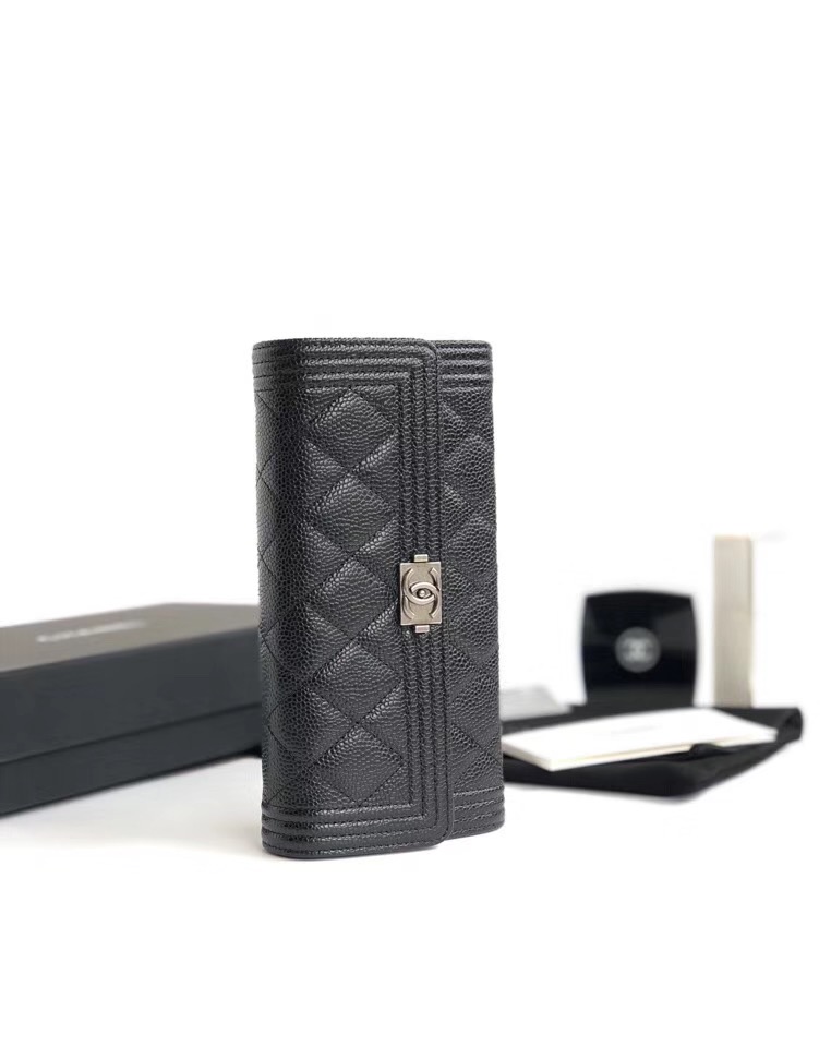 샤넬 장지갑 케비어 은장 AS7088