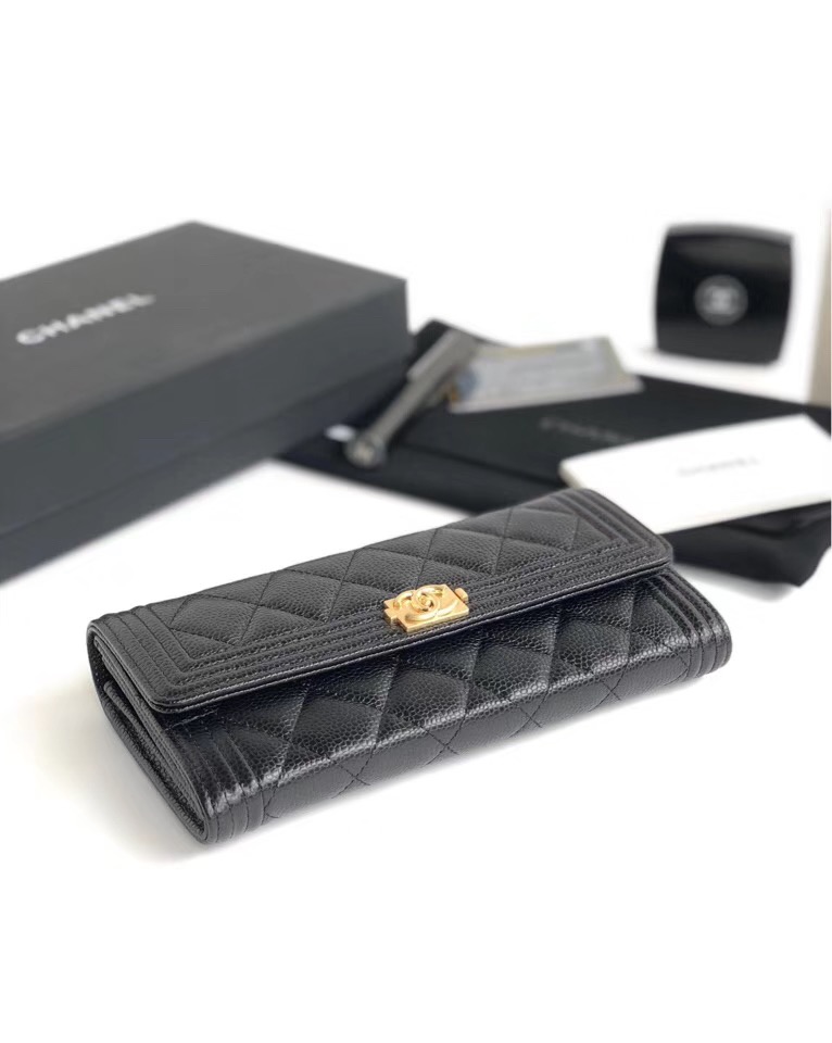샤넬 장지갑 케비어 금장 AS7088
