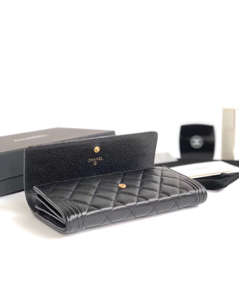 샤넬 장지갑 케비어 금장 AS7088