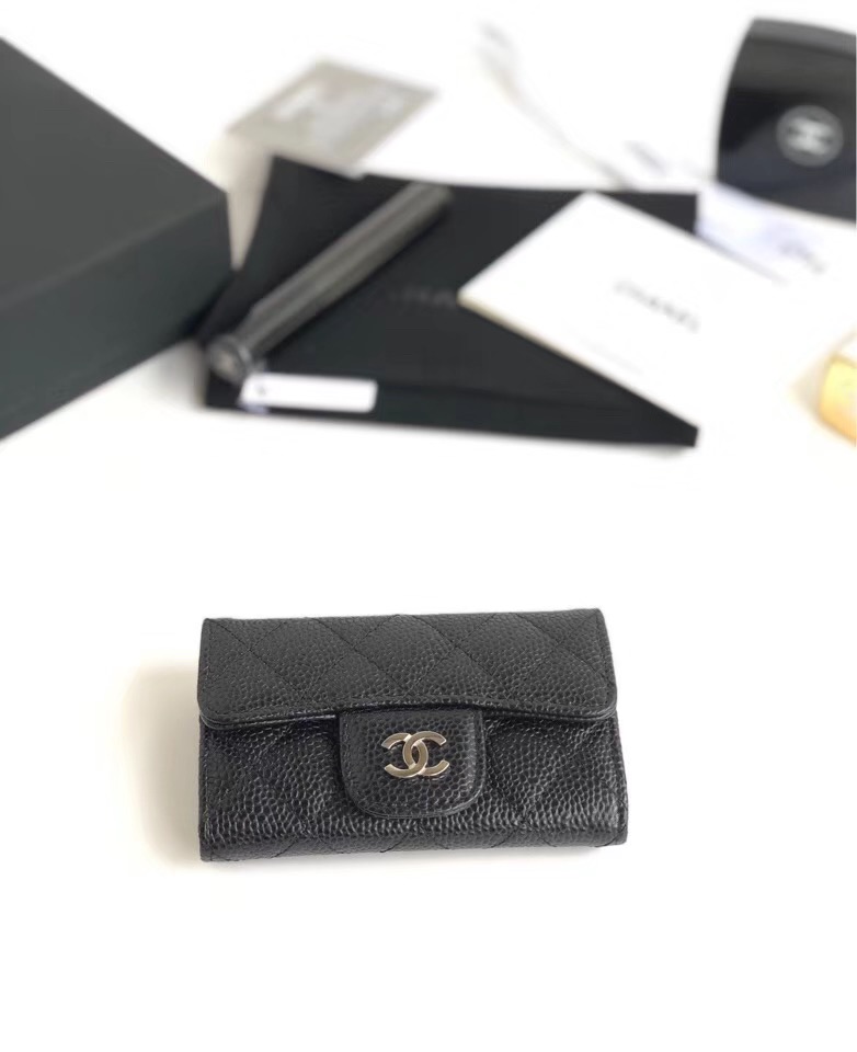 3위 CHANEL 샤넬 카드지갑 케비어 은장 A80799
