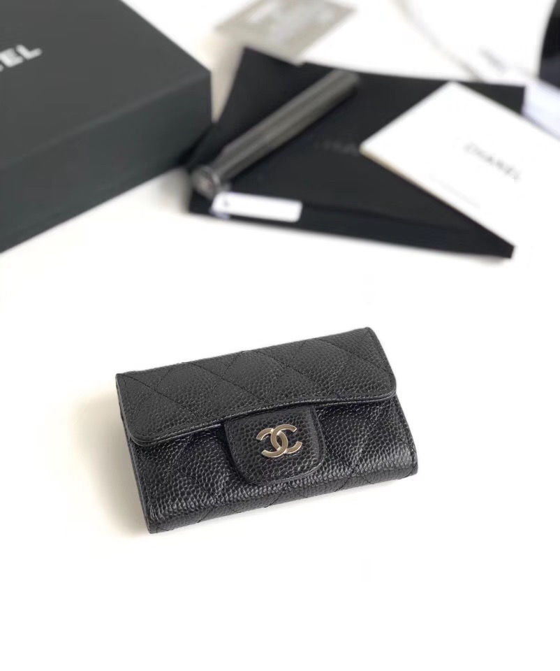 3위 CHANEL 샤넬 카드지갑 케비어 은장 A80799