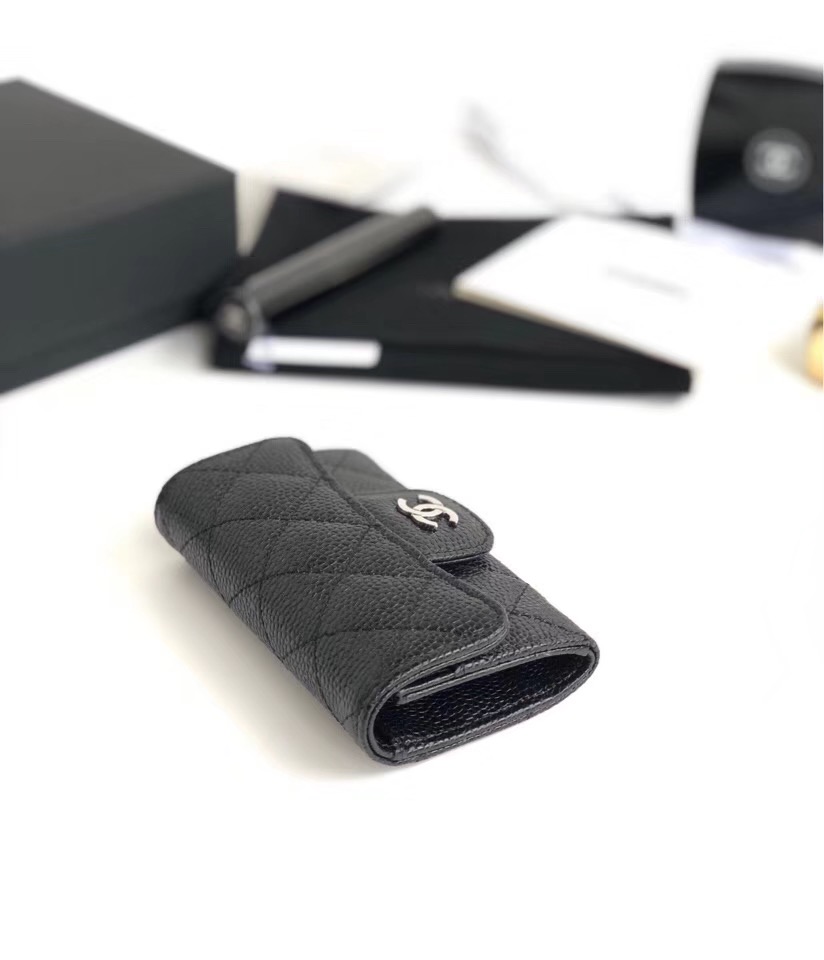 3위 CHANEL 샤넬 카드지갑 케비어 은장 A80799