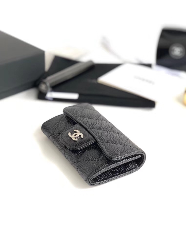 3위 CHANEL 샤넬 카드지갑 케비어 은장 A80799