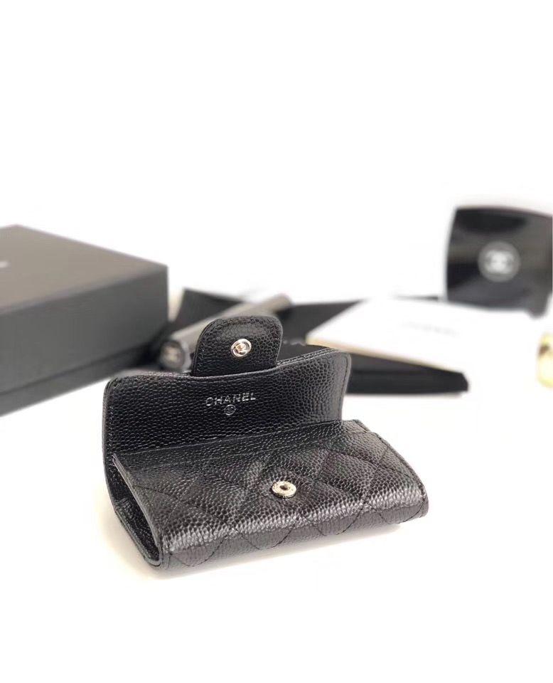 3위 CHANEL 샤넬 카드지갑 케비어 은장 A80799