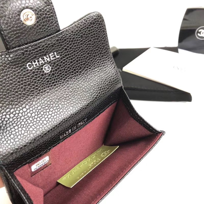 3위 CHANEL 샤넬 카드지갑 케비어 은장 A80799