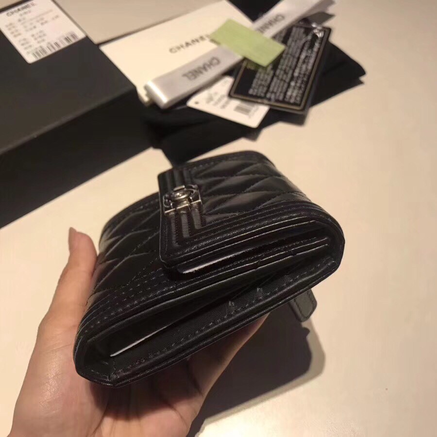  CHANEL 샤넬 보이 플랩 반지갑 은장 11CM AS87555