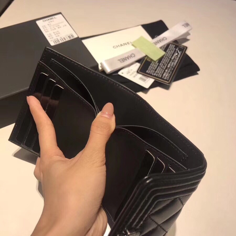  CHANEL 샤넬 보이 플랩 반지갑 은장 11CM AS87555