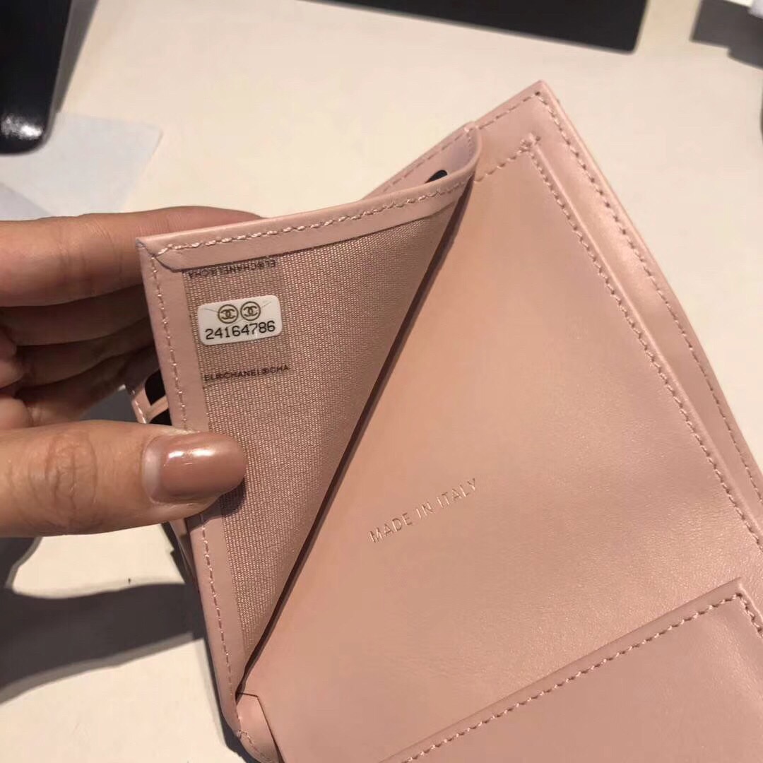 샤넬 LEBOY 지갑 케비어 금장 AS87088