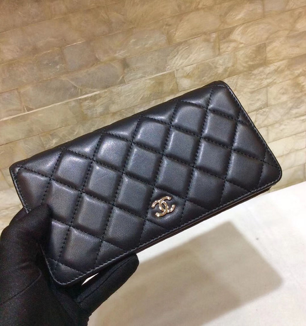 샤넬장지갑 양가죽 은장 18.5CM AS305215