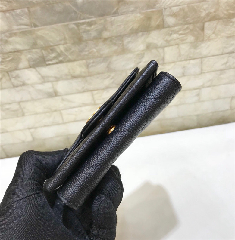 샤넬 케비어 금장 지갑 C84401