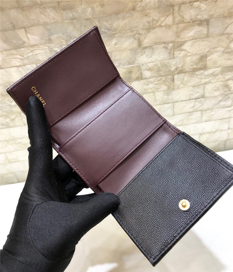 샤넬 케비어 금장 지갑 C84401