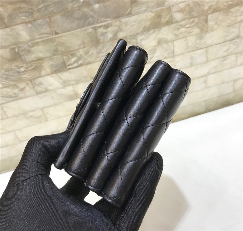 샤넬 램스킨 금장 지갑 C84401