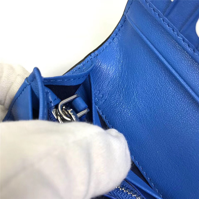 프라다  장지갑 ML836 신상