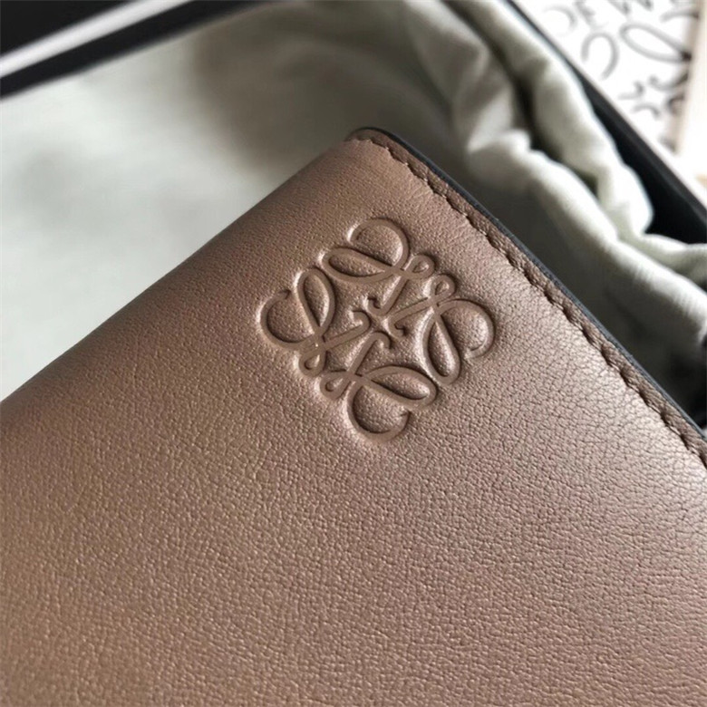 로에베 LONG Horizontal 지갑 L3044