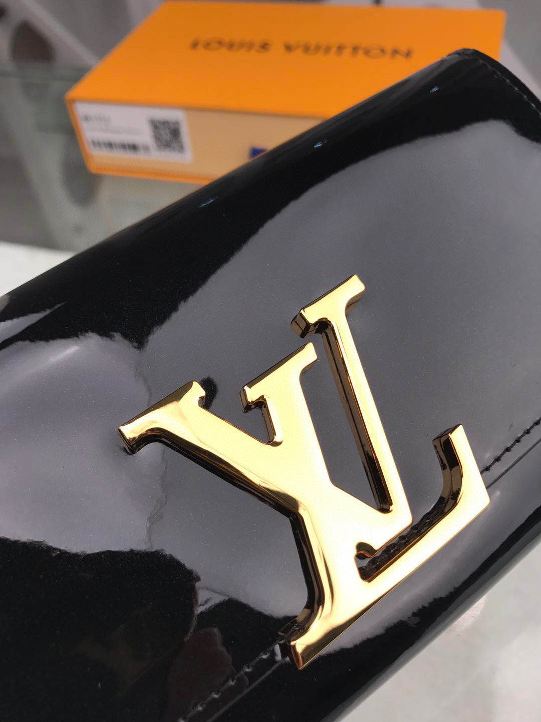  Louis vuitton 루이비통 애나멜 블랙 지퍼장지갑
