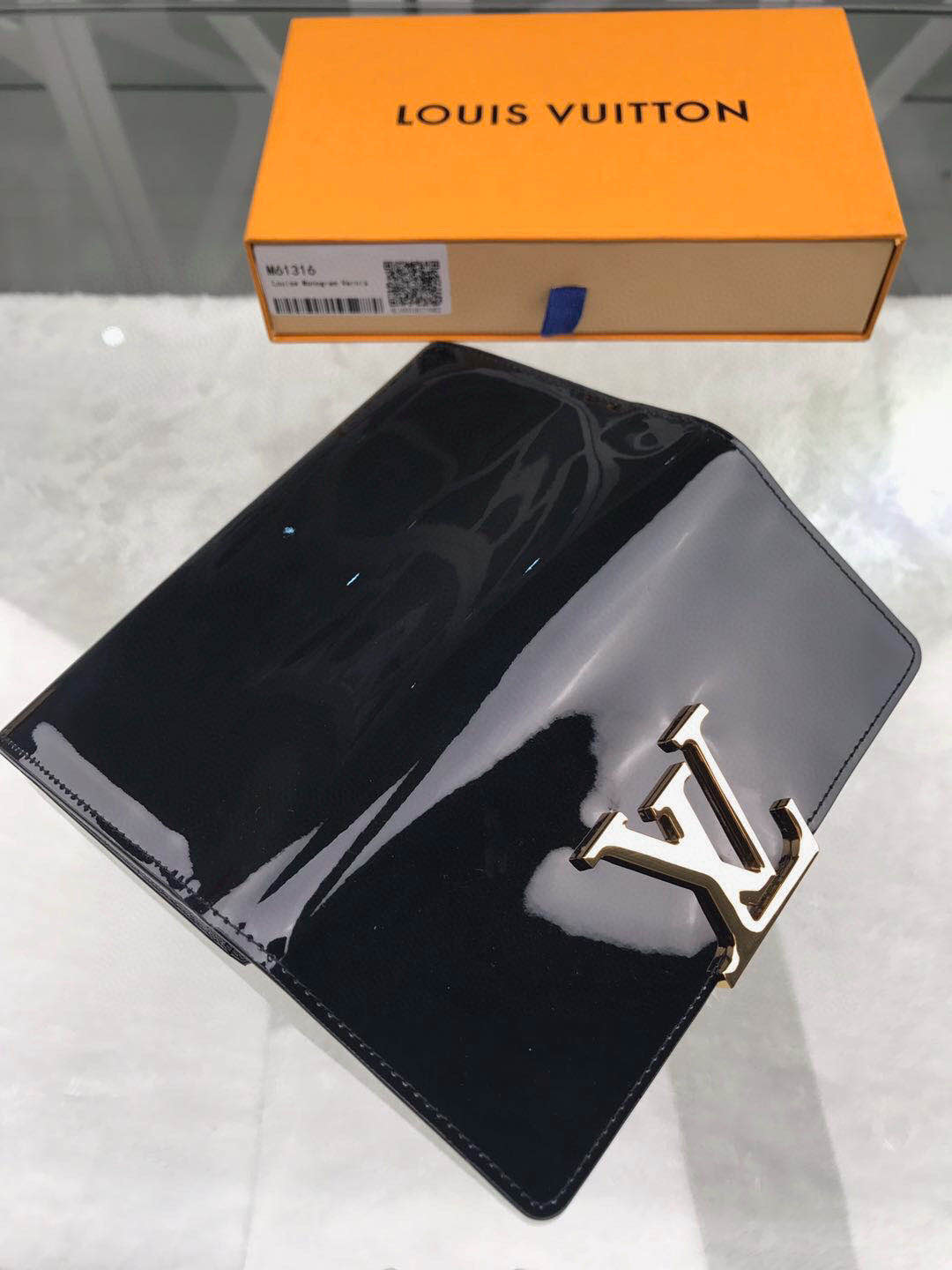  Louis vuitton 루이비통 애나멜 블랙 지퍼장지갑