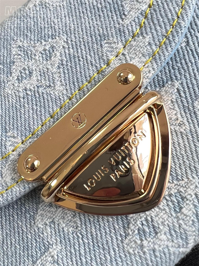 LOUIS VUITTON 루이비통 빅토린 데님 반지갑 M82959 2024/신상