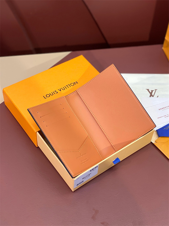LOUIS VUITTON 루이비통 여권지갑 M11701 2024/신상