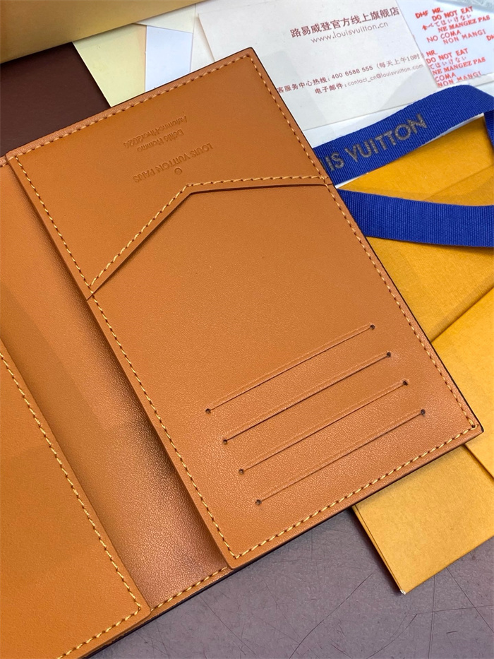 LOUIS VUITTON 루이비통 여권지갑 M11701 2024/신상