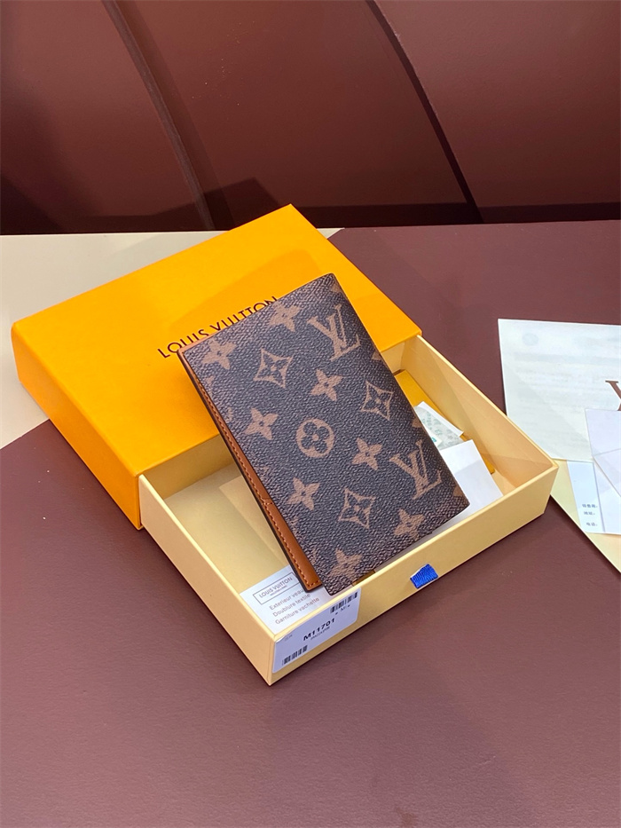 LOUIS VUITTON 루이비통 여권지갑 M11701 2024/신상