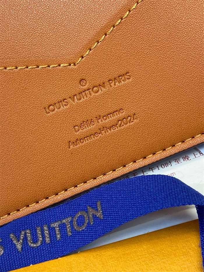 LOUIS VUITTON 루이비통 여권지갑 M11701 2024/신상