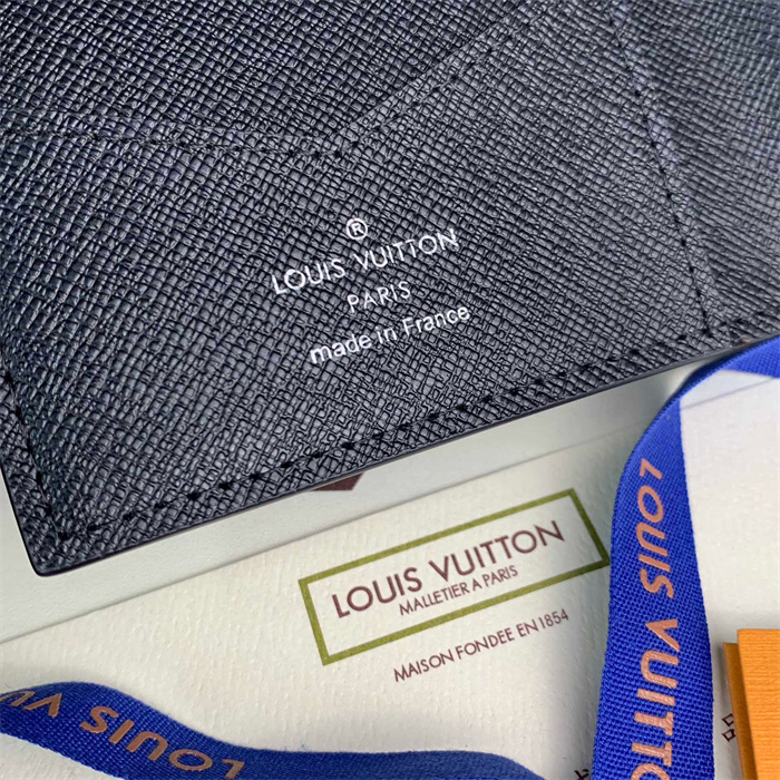 LOUIS VUITTON 루이비통 여권지갑 M64503 2024/신상 2COLOR
