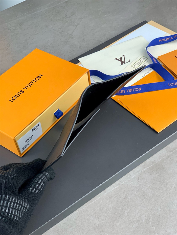 LOUIS VUITTON 루이비통 여권지갑 M64503 2024/신상 2COLOR