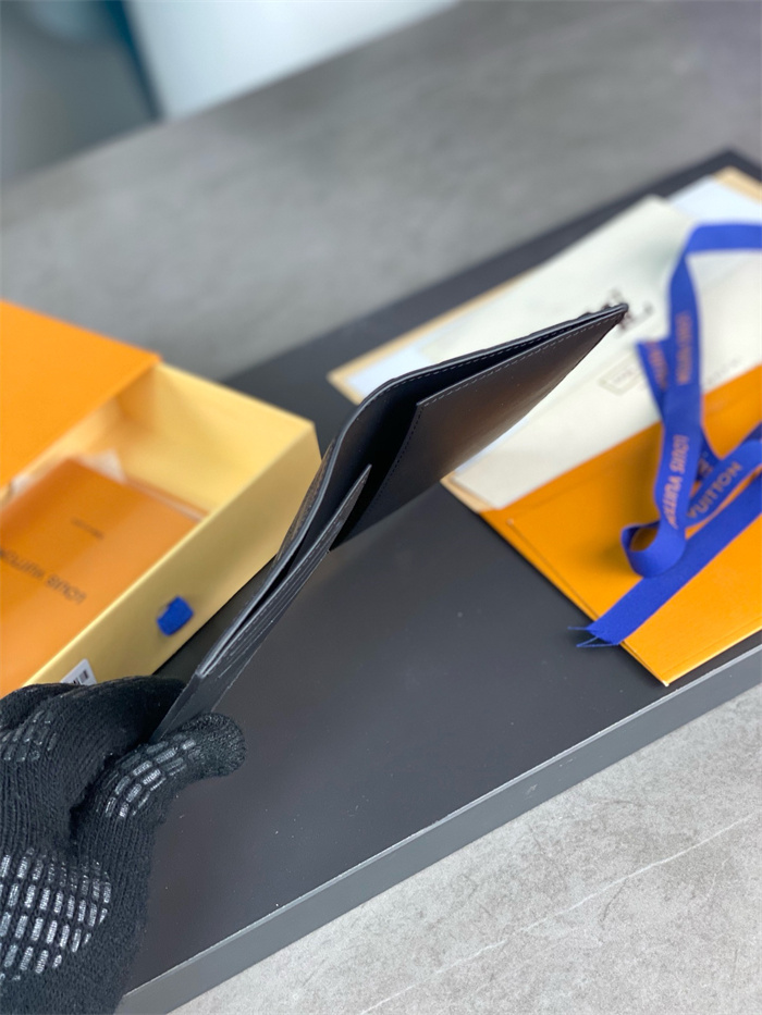 LOUIS VUITTON 루이비통 여권지갑 M64411 2024/신상