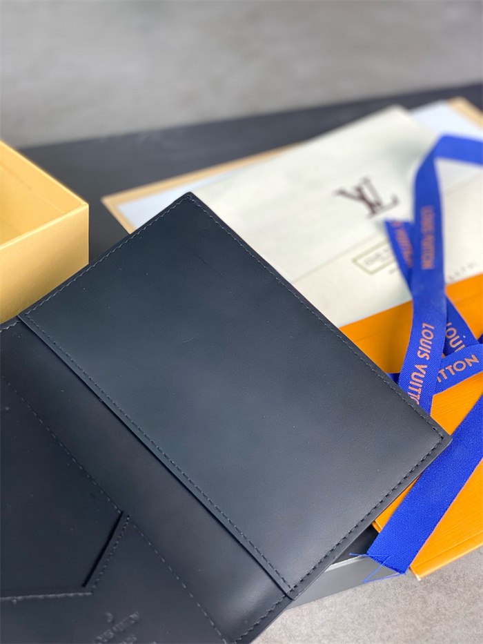LOUIS VUITTON 루이비통 여권지갑 M64411 2024/신상