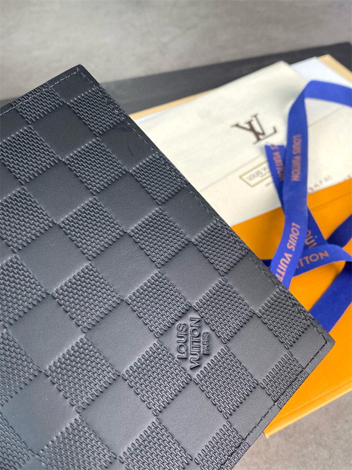 LOUIS VUITTON 루이비통 여권지갑 M64411 2024/신상