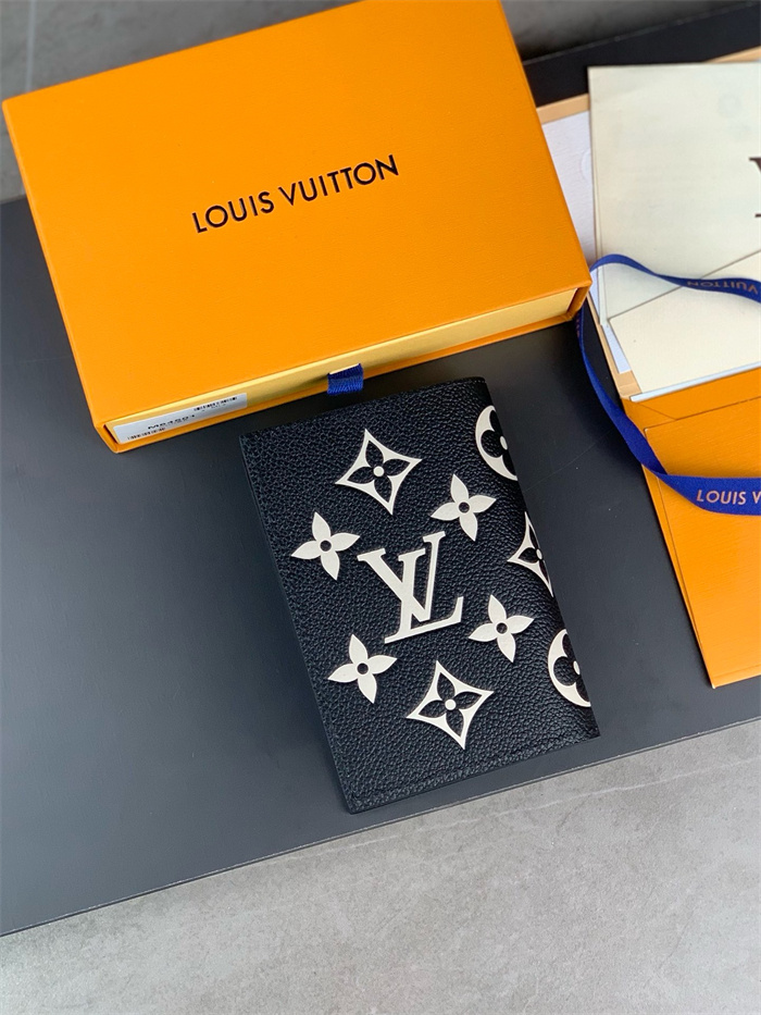 LOUIS VUITTON 루이비통 여권지갑 M46290 2024/신상