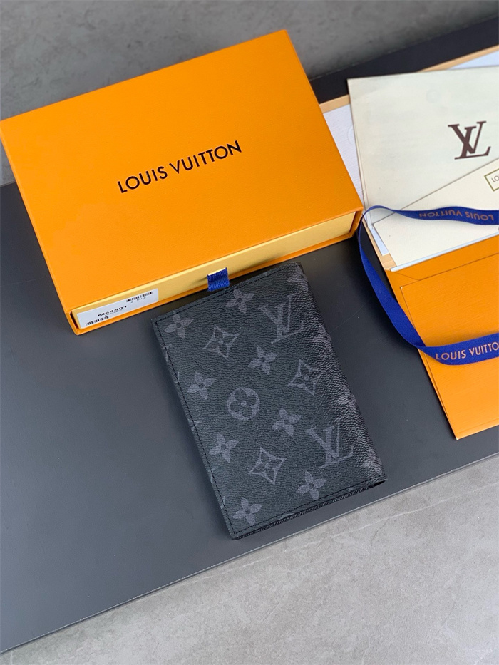 LOUIS VUITTON 루이비통 여권지갑 M46290 2024/신상 2COLOR