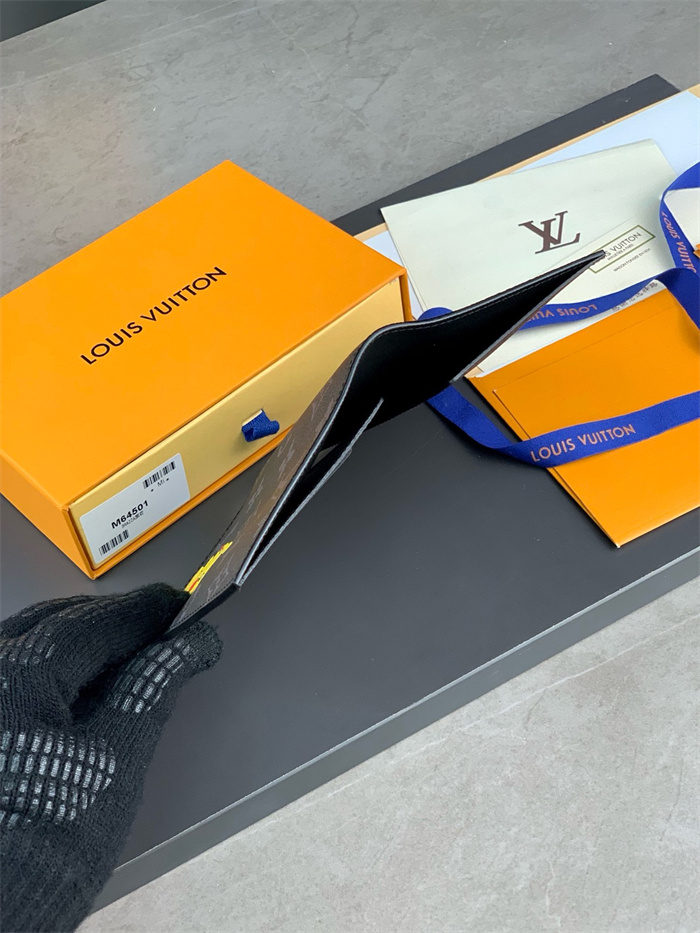LOUIS VUITTON 루이비통 여권지갑 M46290 2024/신상 2COLOR