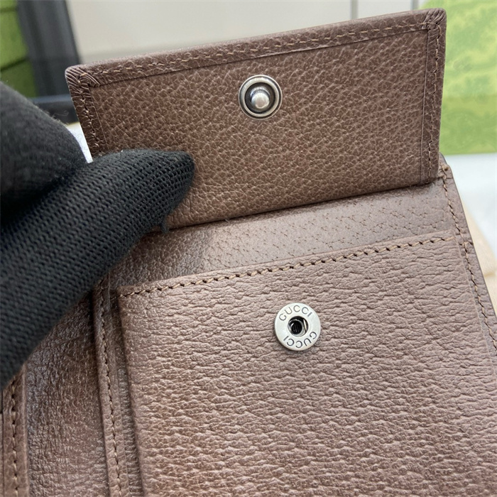 GUCCI 구찌 GG 디테일 반지갑 768244 2024/신상