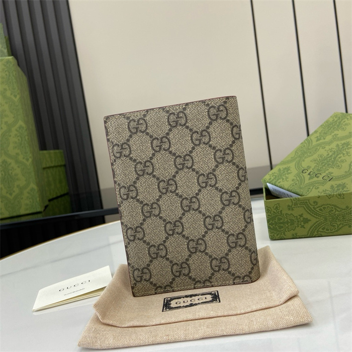 GUCCI 구찌 GG 슈프림 여권지갑 795229 2024/신상