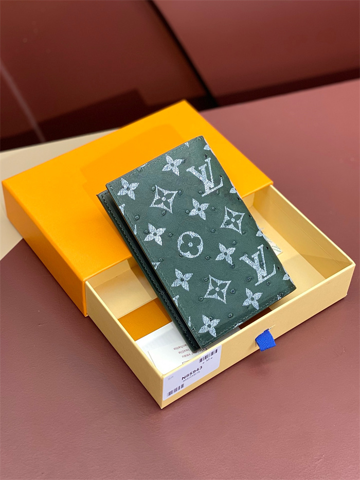 LOUIS VUITTON 루이비통 여권지갑 N85943 2024/신상