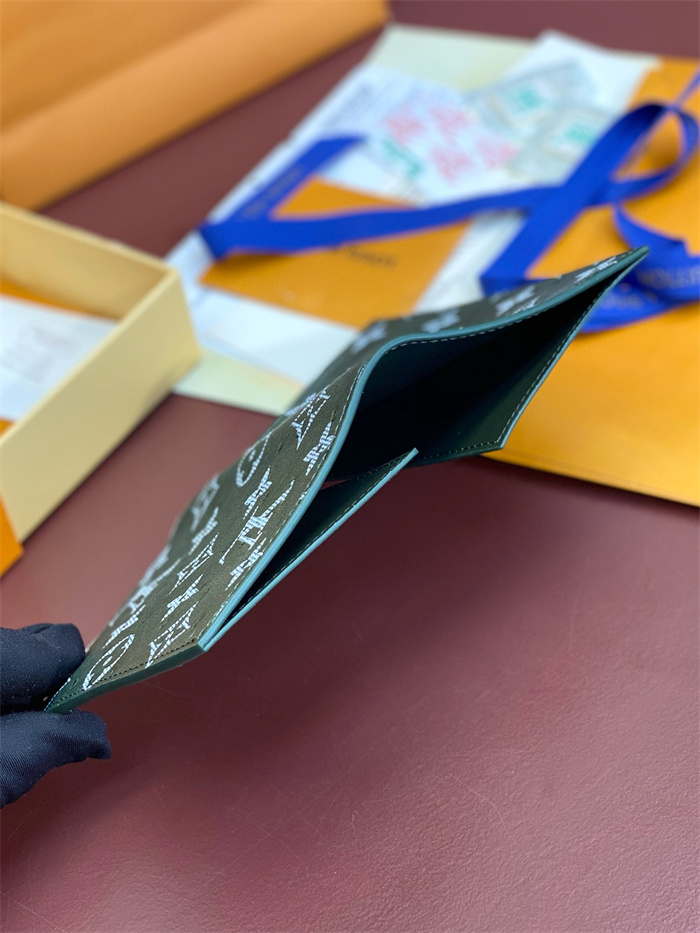 LOUIS VUITTON 루이비통 여권지갑 N85943 2024/신상