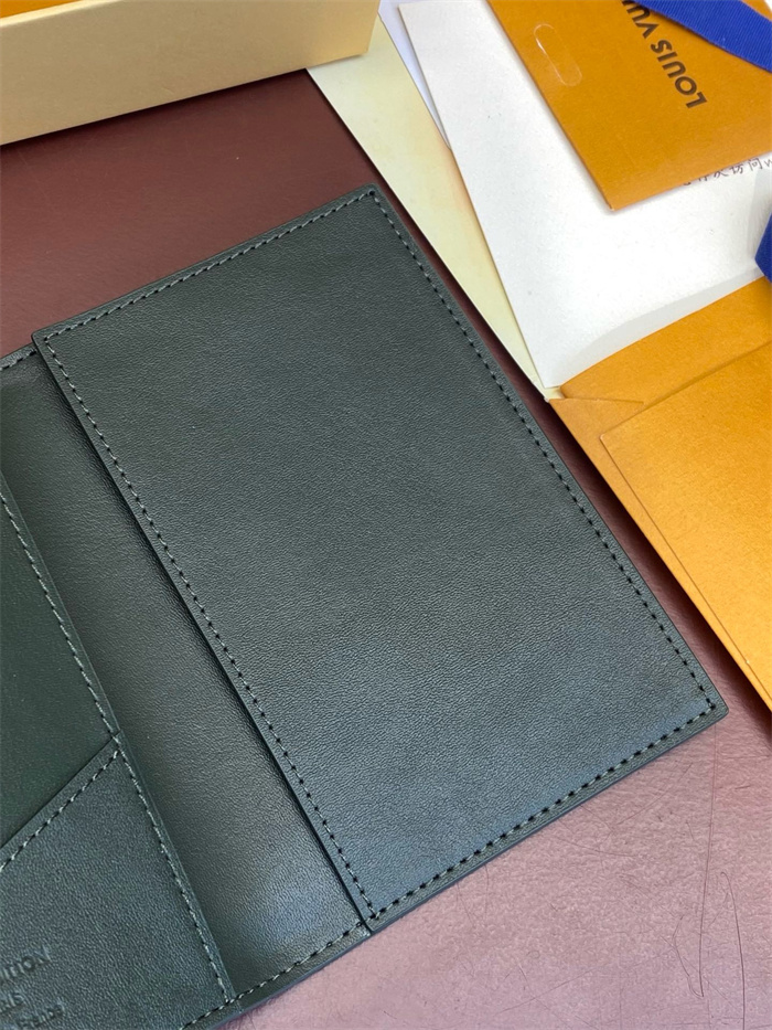 LOUIS VUITTON 루이비통 여권지갑 N85943 2024/신상