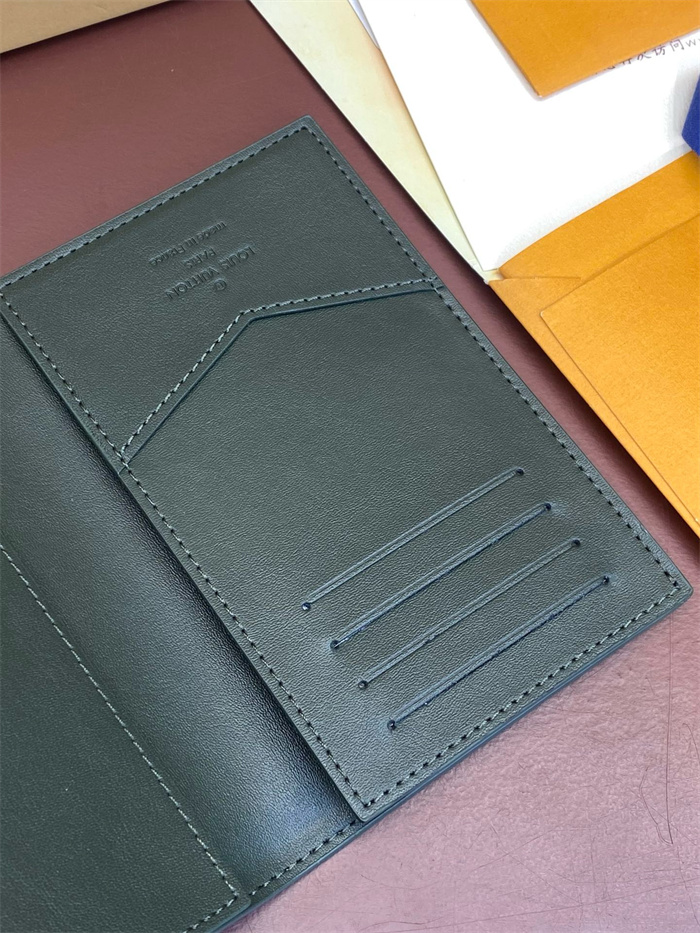 LOUIS VUITTON 루이비통 여권지갑 N85943 2024/신상