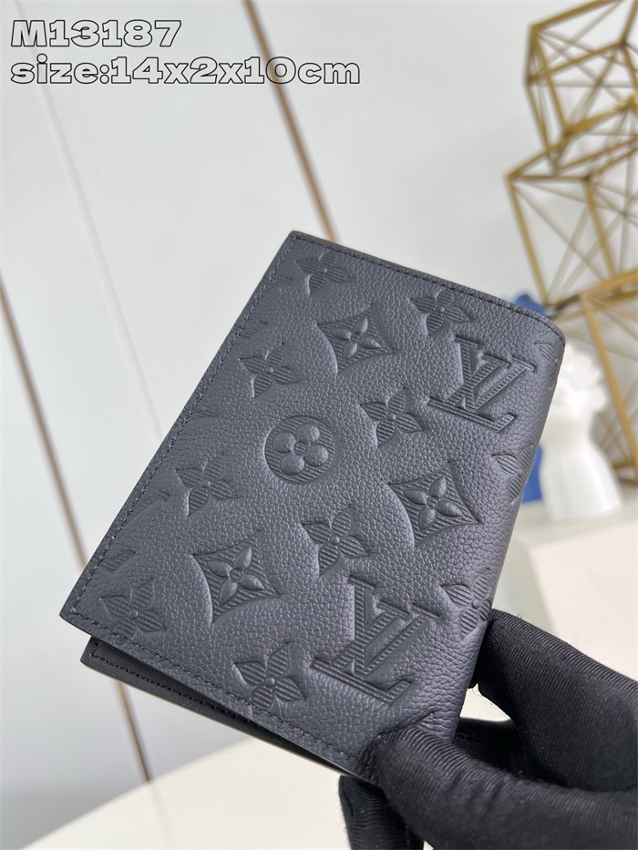 LOUIS VUITTON 루이비통 쉐도우 여권지갑 M13187 2024/신상