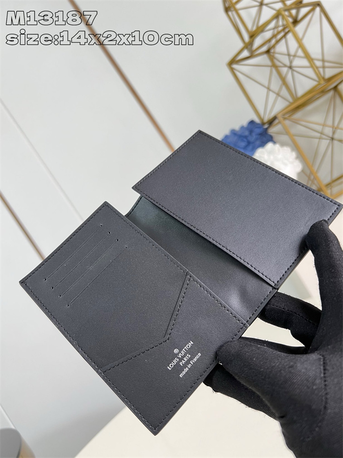 LOUIS VUITTON 루이비통 쉐도우 여권지갑 M13187 2024/신상