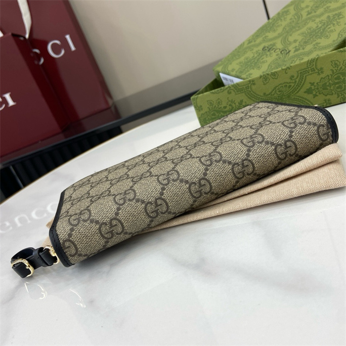 GUCCI 구찌 GG 엠블럼 장지갑 821803 2024/신상 2COLOR