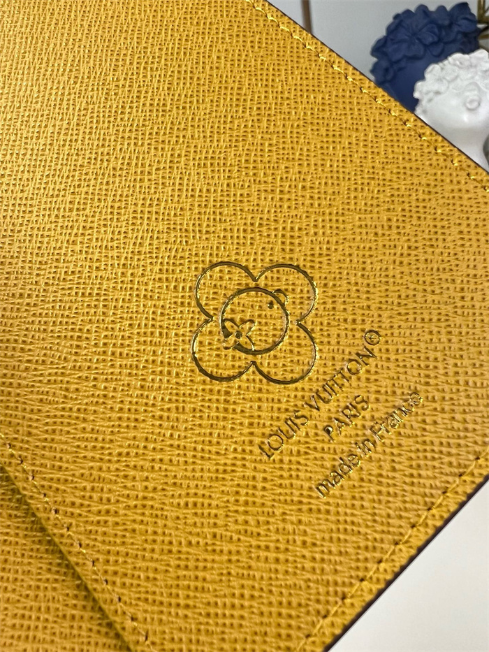 LOUIS VUITTON 루이비통 비비엔느 여권지갑 M12221 2024/신상