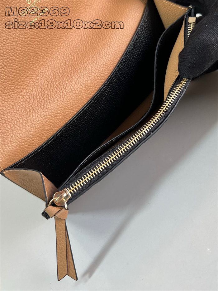 LOUIS VUITTON 루이비통 에밀리 앙프렝뜨 장지갑 M62369 2024/신상