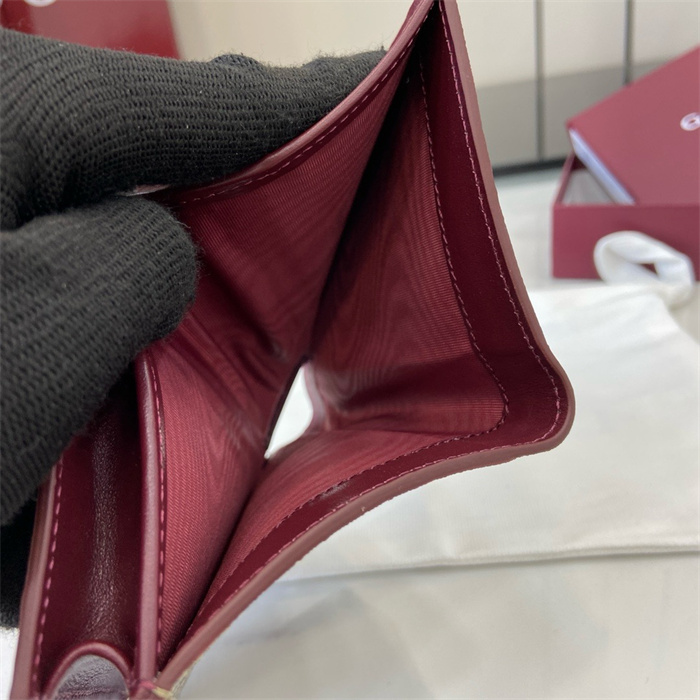 GUCCI 구찌 GG 디테일 미니 반지갑 818767 2024/신상