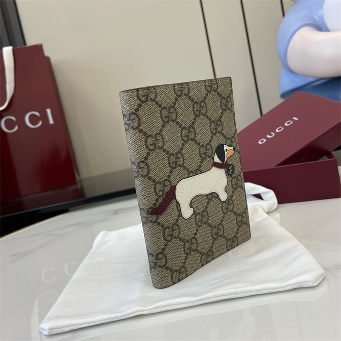 GUCCI 구찌 GG 디테일 여권지갑 810072 2024/신상